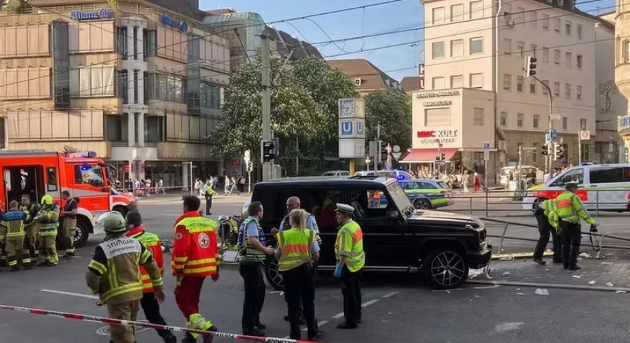 Atropelamento em Massa Deixa Vários Feridos em Stuttgart, Alemanha; Motorista Detido