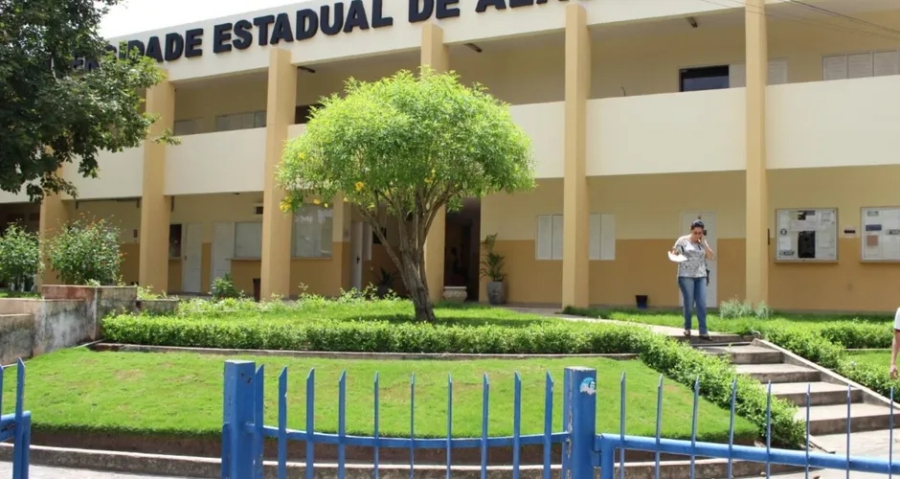 Uneal anuncia concurso público para professores assistentes em diversos cursos
