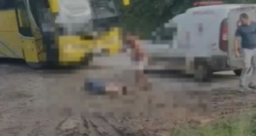 Adolescente sofre choque elétrico grave ao tentar entrar em ônibus escolar