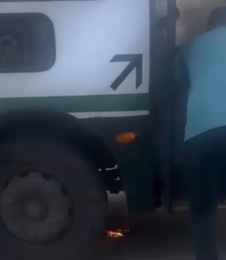 Ônibus da empresa Veleiro pega fogo em Rio Largo