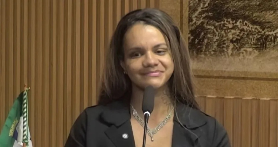 Mulher que sobreviveu a 61 socos do ex-namorado transforma dor em luta contra a violência doméstica.