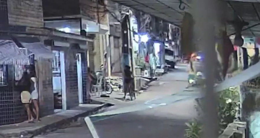 Tiroteio no Jacintinho, em Maceió, deixa jovem e duas crianças feridas
