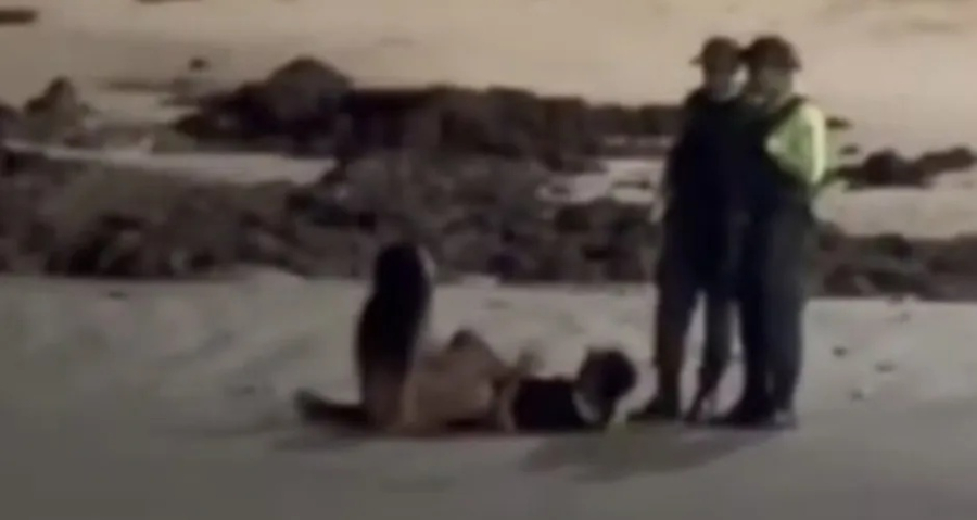 Casal flagrado fazendo sexo na praia da Beira-Mar em Fortaleza, causa tumulto na web