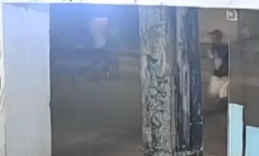 Homem morre após ser atropelado por moto no Vergel do Lago, em Maceió; vídeo registra o acidente