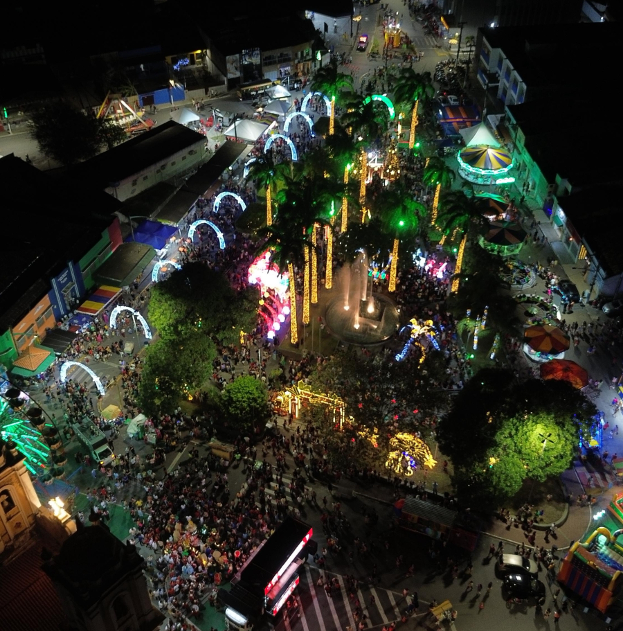 São Miguel dos Campos acende as luzes e abre oficialmente o Natal da Gente 2025