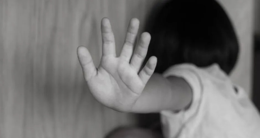 Justiça de Alagoas mantém prisão de mãe que filmou e divulgou abuso contra a filha de 2 anos