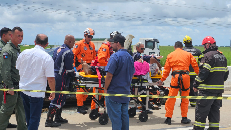 Veículo na contramão atinge carro do deputado Antonio Albuquerque na BR-101