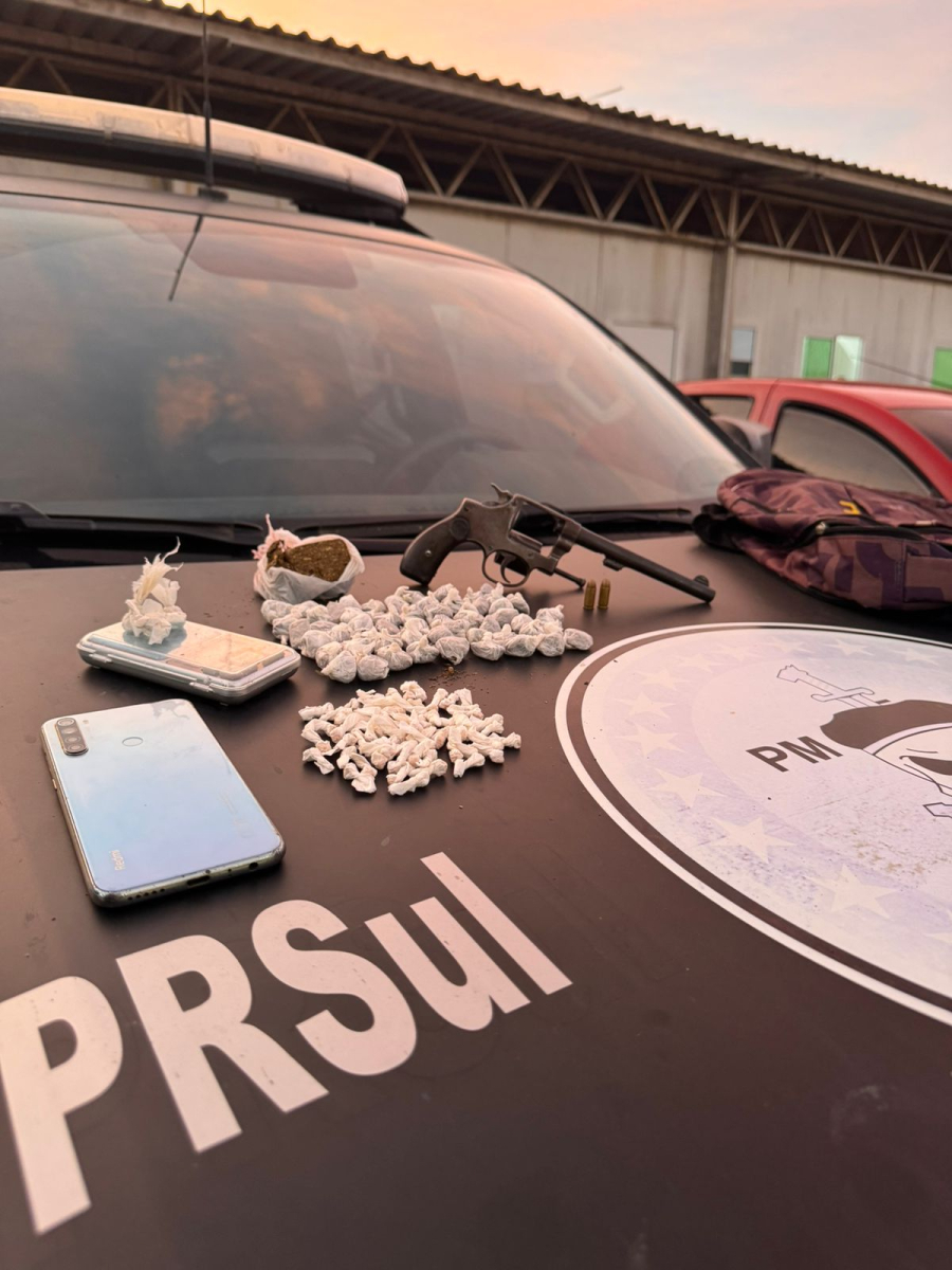 Pelopes prende integrante de facção armada e apreende drogas enterradas no Hélio Jatobá I