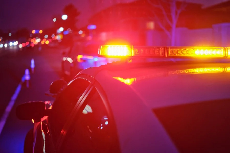 Criança de 3 anos morre após ser atingida por tiro acidental disparado pelo irmão de 8 anos