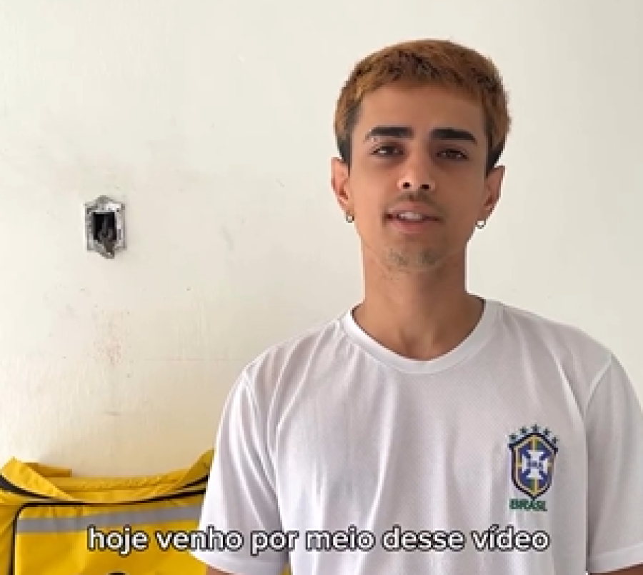 Entregador de aplicativo é espancado com golpes de capacete após ser confundido com assaltante no Antares