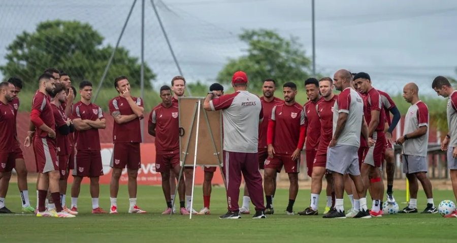 CRB finaliza preparação e embarca para o Ceará focado em 