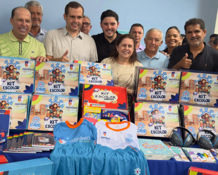 Fernando Pereira participa de entrega de pacote histórico de obras e serviços em Teotônio Vilela