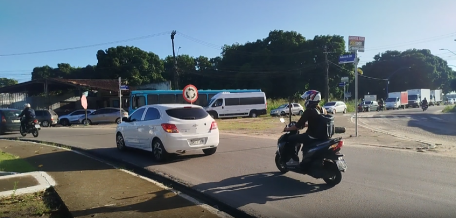 Jovem de 23 anos morre após cair de moto e ser atropelada por caminhão em Arapiraca
