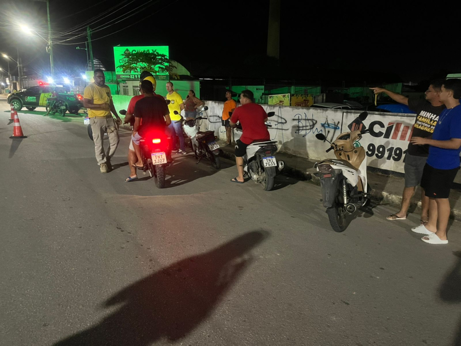 SMTT realiza blitz educativa na Rua São Cristóvão e flagra alto índice de condutores sem capacete em São Miguel dos Campos