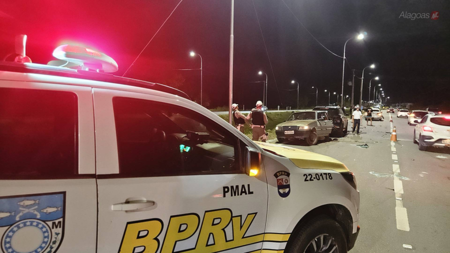 Colisão tripla deixa casal ferido na AL-101 Sul / BR-349 próximo à Massagueira; taxista fugiu do local