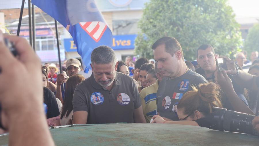 Grupo político de Fernando Pereira e Arthur Lira realiza grande adesivaço e caminhada com multidão em São Sebastião e Campo Alegre