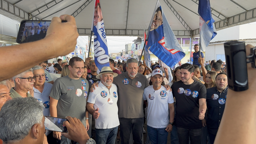 Comitê de Fernando Pereira, Arthur Lira e Alvinho Lira reúne multidão e lideranças em Teotônio Vilela