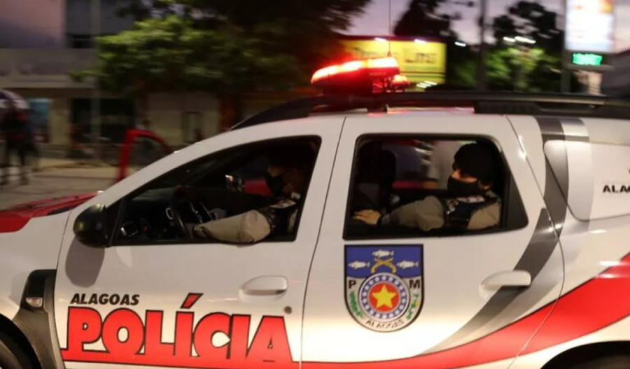 Dona de bar e garota de programa se desentendem por dinheiro e trocam agressões no Centro de Arapiraca