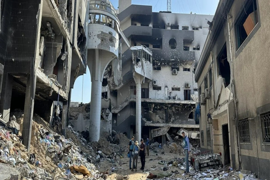 Prédio residencial danificado por bombardeiros desaba na Faixa de Gaza e deixa ao menos 20 mortos