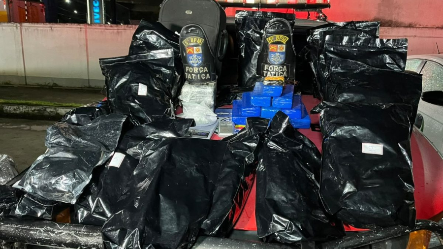 Homem é preso com quase 20 kg de drogas dentro de loja de celulares no Antares em Maceió