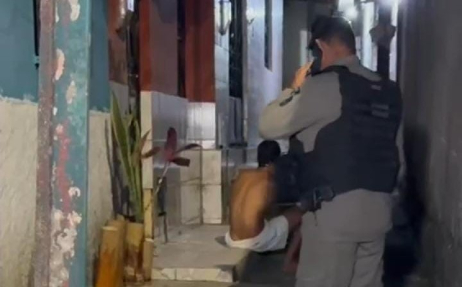 Jovem de 22 anos é alvejado por criminosos encapuzados no bairro Petrópolis, na parte alta de Maceió