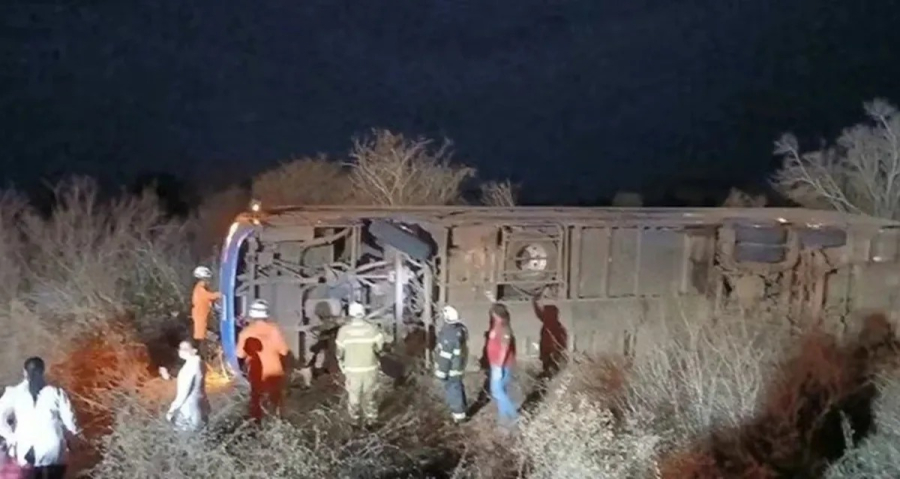 Tombamento de ônibus deixa 7 mortos e 13 feridos na Chapada Diamantina, na Bahia