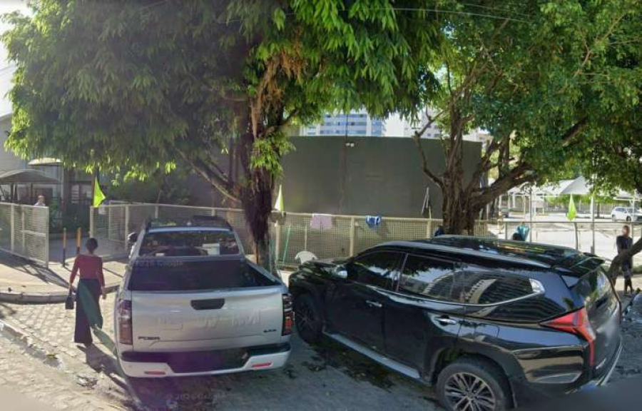 Homem invade supermercado na Ponta Verde após ser esfaqueado quatro vezes durante discussão