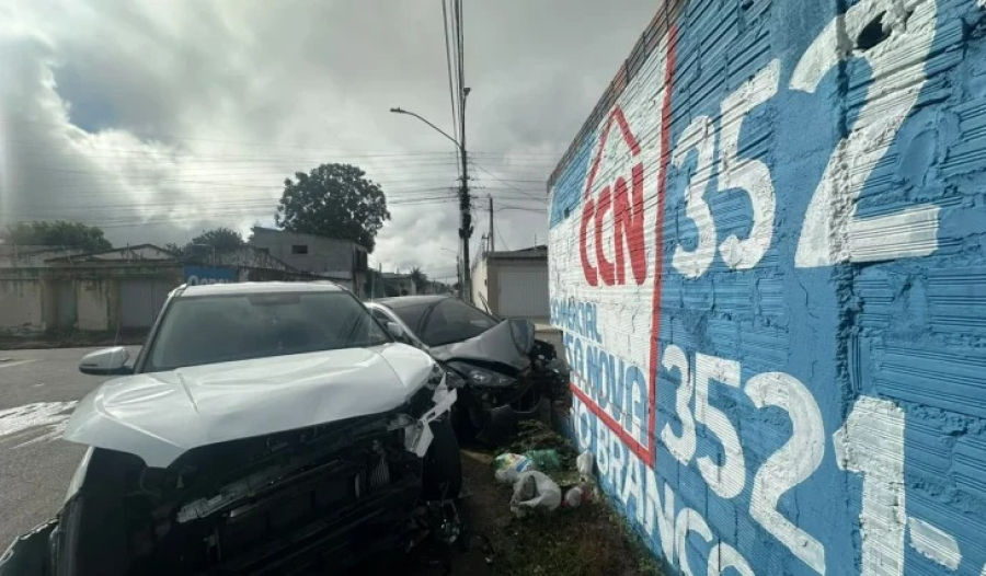Motorista avança placa de
