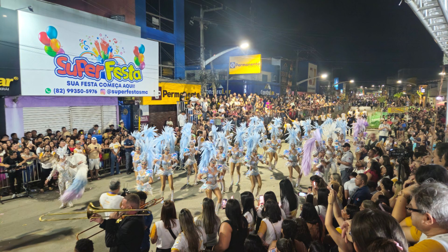 Desfile cívico reúne milhares de pessoas e celebra 162 anos de emancipação e 525 anos do Rio São Miguel