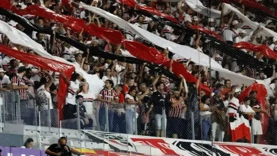 Cruzeiro domina, vence São Paulo por 2 a 0 no Mineirão e entra no G-4 do Brasileirão