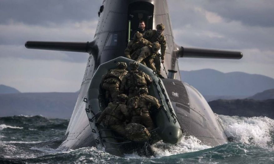 Em operação estilo 'Hollywood', comandos britânicos saem de submarino e lideram ataque anfíbio na Escócia