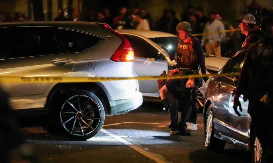 Agentes de imigração dos EUA baleiam homem dentro de carro na frente de criança em Nova York