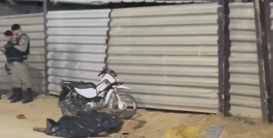 Jovem de 20 anos morre após perder o controle de moto e colidir contra poste em Murici