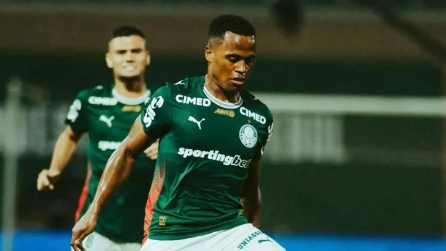 Palmeiras atropela o Corinthians por 4 a 1 no Nubank Parque e segue na cola do líder Flamengo