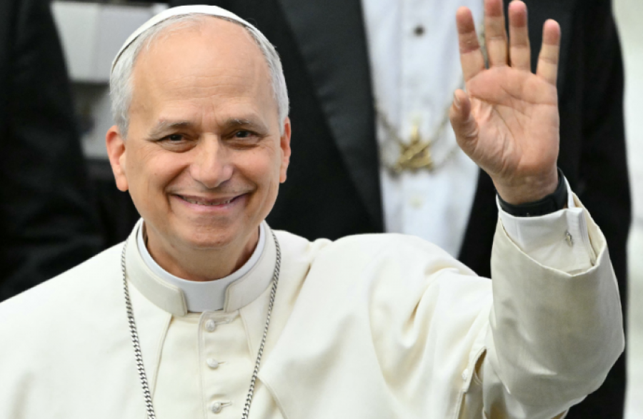 Papa Leão XIV apresenta recuperação estável, inicia fisioterapia respiratória e já caminha pelo quarto no Hospital Gemelli
