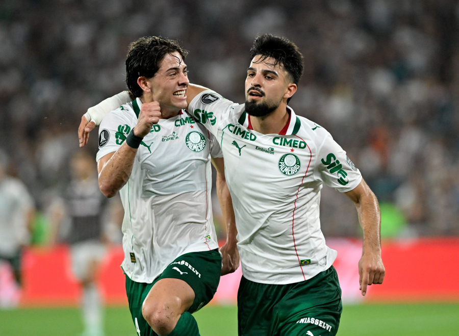 Palmeiras suporta caldeirão do Maracanã, bate Fluminense por 2 a 1 e joga por empate para ir à final da Libertadores