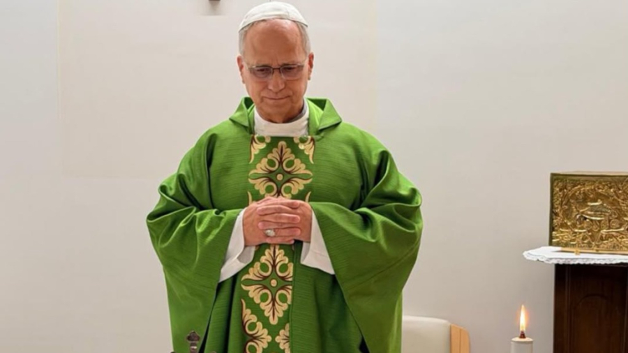Em recuperação após cirurgia pulmonar, papa Leão XIV celebra missa no Hospital Gemelli e tem melhora constante