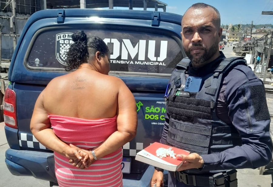 Guarda Municipal prende mulher com 36 pedras de crack escondidas em frasco de vitamina no Centro de São Miguel dos Campos