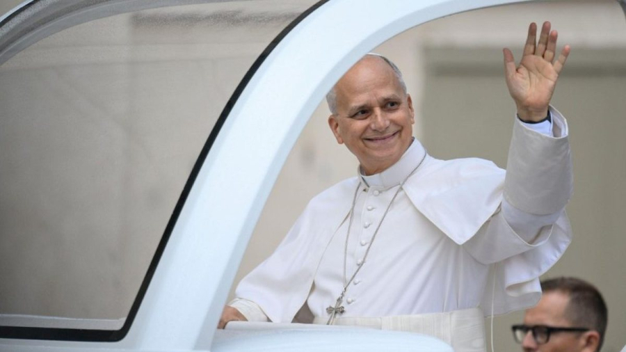 Papa Leão reaparece na Praça de São Pedro e celebra primeira audiência geral após cirurgia de câncer de pulmão