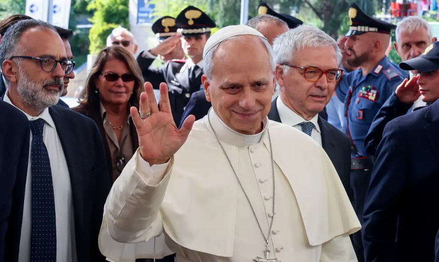 Papa Leão XIV não precisará de tratamento adicional após cirurgia de câncer de pulmão, afirmam médicos