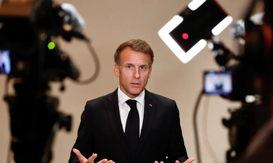 Presidente Emmanuel Macron anuncia proibição de protestos 
