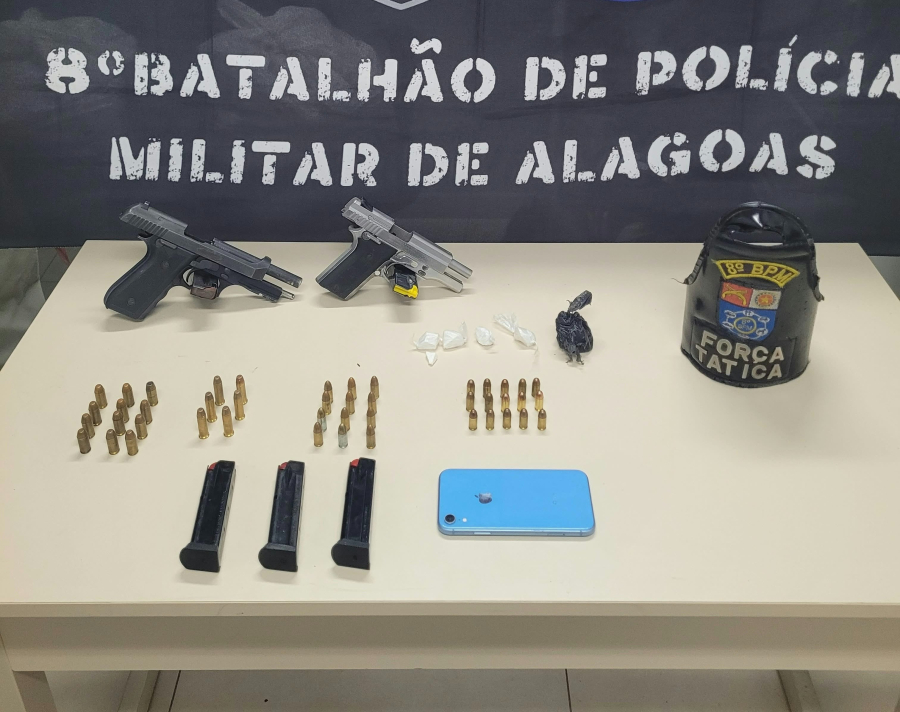 Operação do 8º BPM prende suspeito, recupera duas motocicletas e apreende armas e drogas em Rio Largo