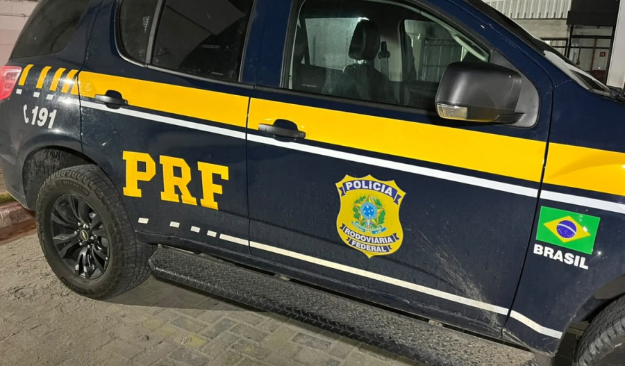 Motociclista é preso pela PRF após ser flagrado com moto roubada no bairro Cidade Universitária em Maceió