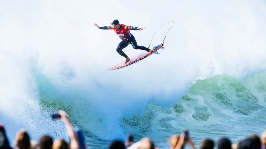 Gabriel Medina bate na trave e fica com o vice-campeonato na etapa de Peniche da WSL em Portugal