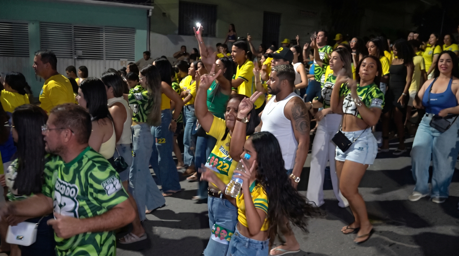 Direita miguelense inova com bloco estilo caminhada e arrasta multidão em São Miguel dos Campos