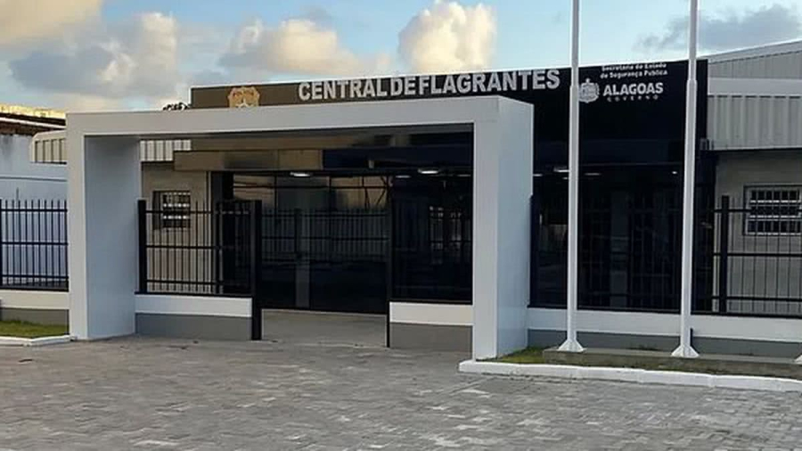 Homem é preso por estupro de vulnerável após oferecer dinheiro a crianças no Pontal da Barra, em Maceió