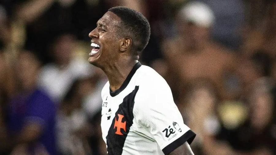 Zagueiro Robert Renan sofre acidente de carro a caminho de treino do Vasco, mas escapa ileso