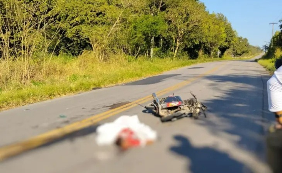 Colisão entre duas motocicletas deixa três feridos e exige resgate aéreo em Capela