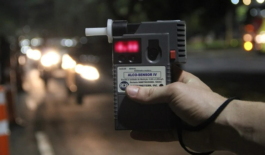 Motociclista é preso com CNH vencida após tentar fugir, danificar próprio celular e recusar bafômetro em Arapiraca
