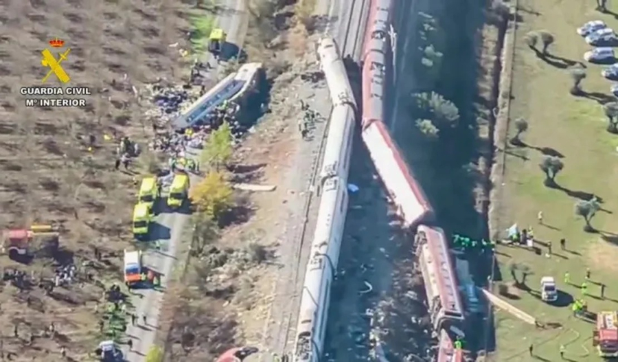Grave acidente ferroviário entre trens de alta velocidade deixa mortos e dezenas de feridos na Espanha